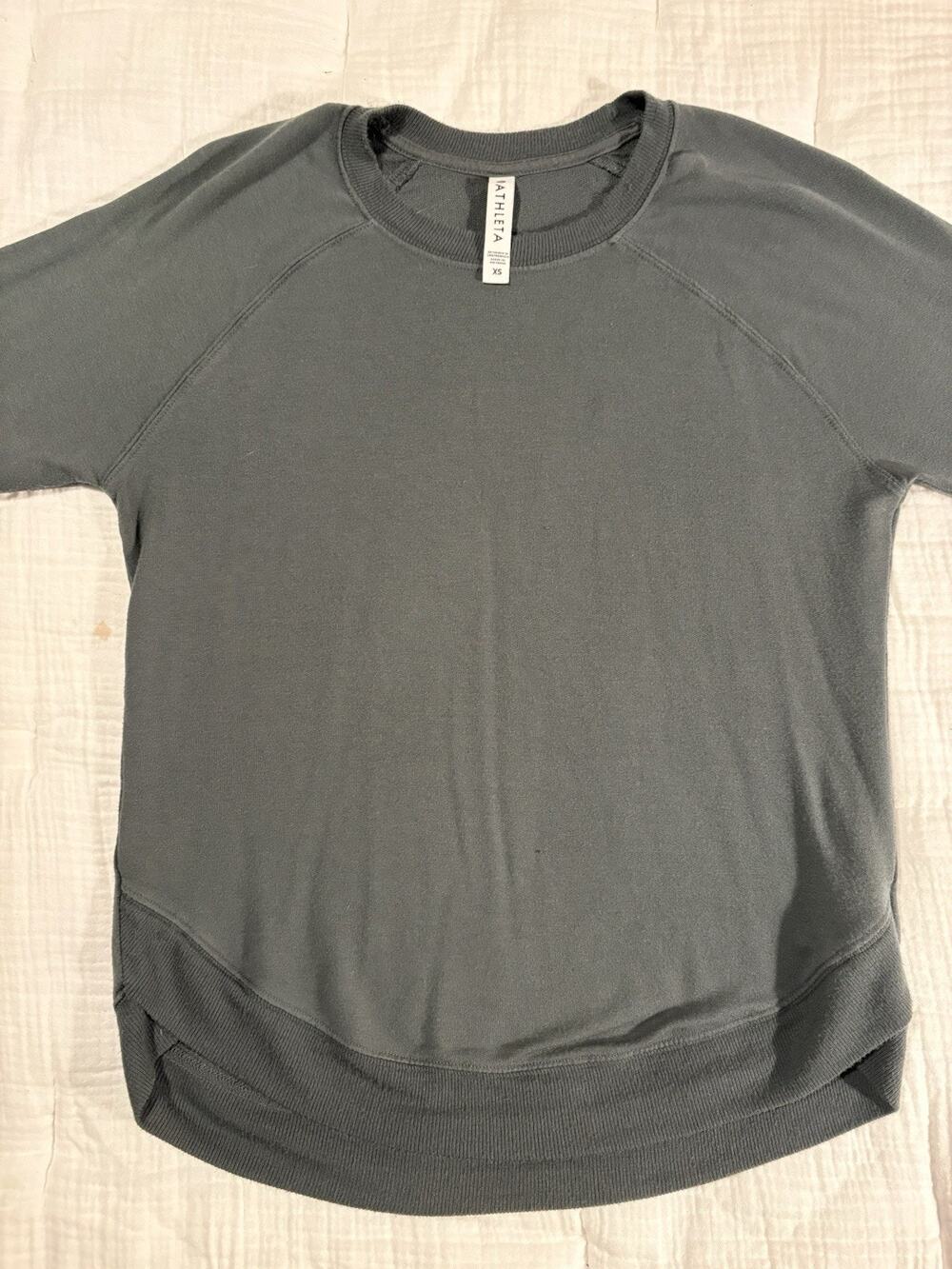 Athleta Coaster Luxe Curved Hem Long Sleeve Green Sweatshirt Thumbholes XS